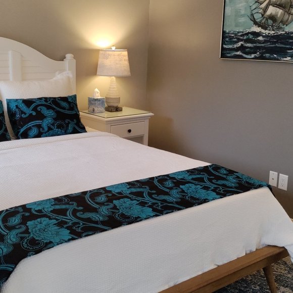 Matching Bed scarf, throw pillows, wall art - Picture 4 of 7